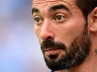Ezequiel Lavezzi apologises ov...